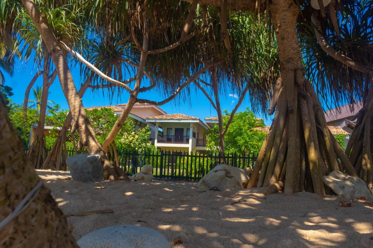Guru Beach Resort Tangalle Bagian luar foto